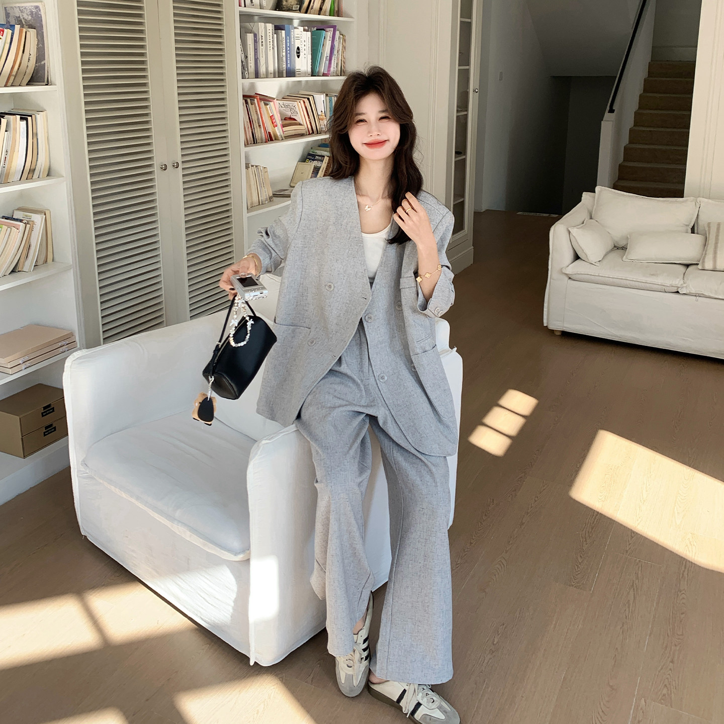 灰色高级感老钱风穿搭套装女2026春新款气质V领西装阔腿裤两件套