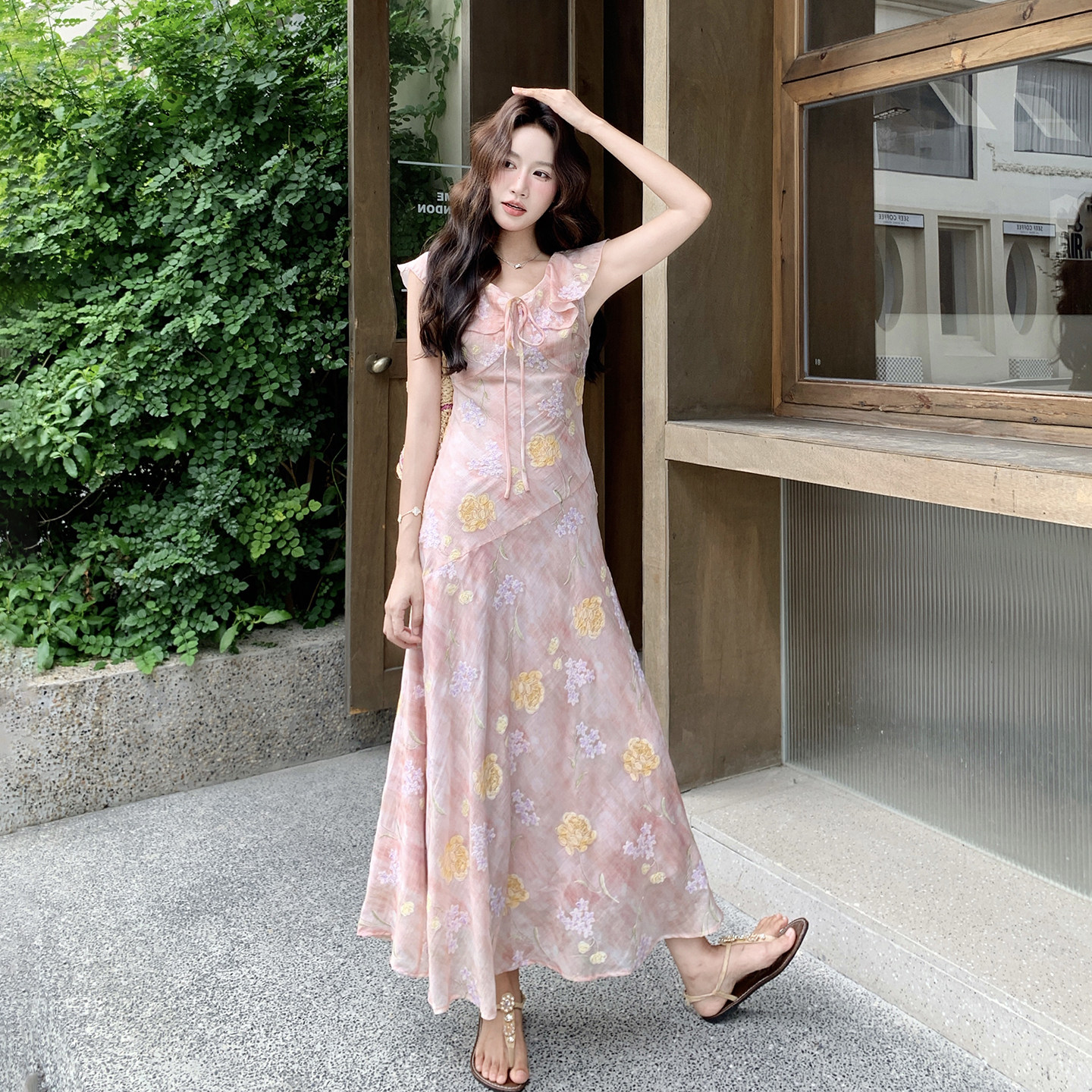 粉色轻奢甜美淑女风连衣裙2026夏新款法式绝美氛围感荷叶边碎花裙