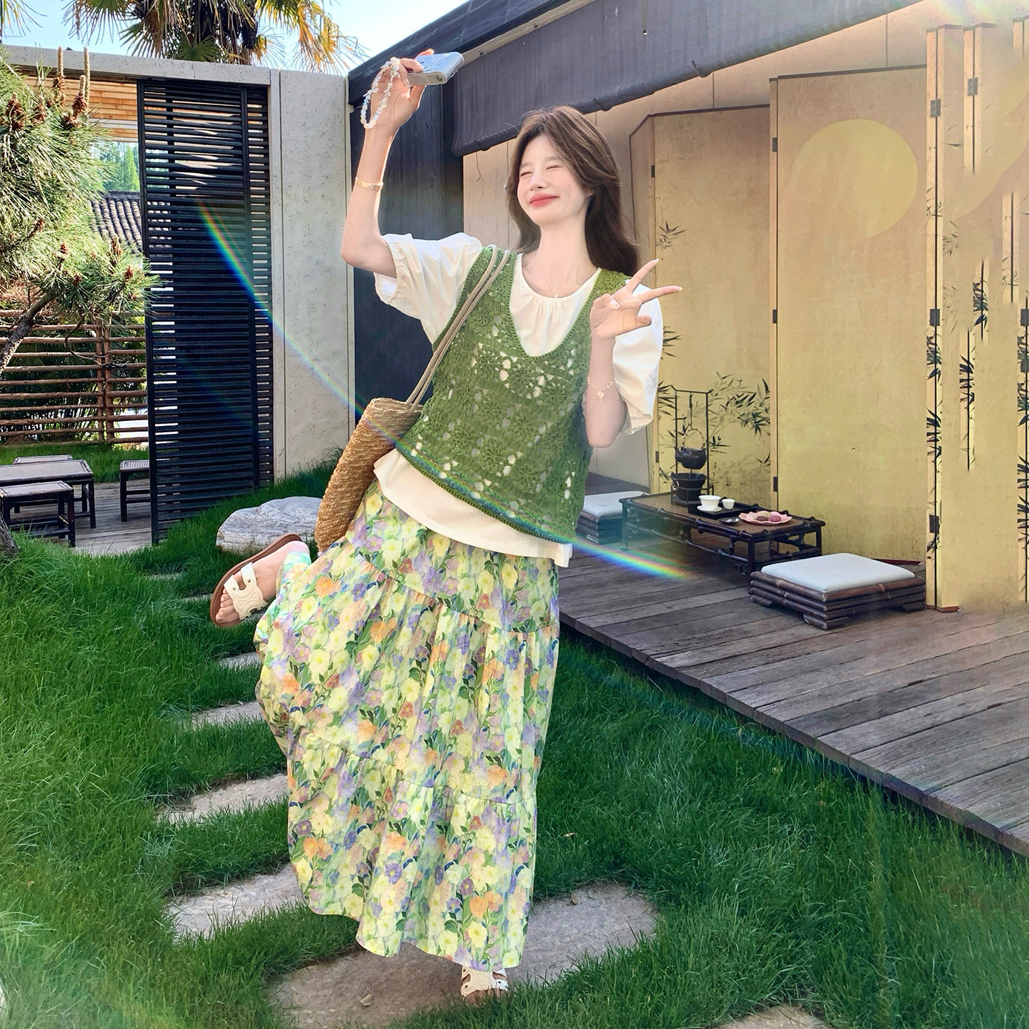 绿色森女系减龄穿搭夏钩花背心短袖T恤碎花半身裙三件套2026新款