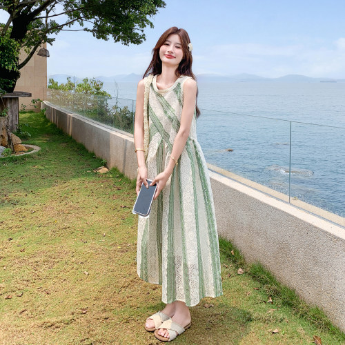 夏日森系轻氧风拼色条纹连衣裙女2026新款海岛度假风蕾丝背心裙