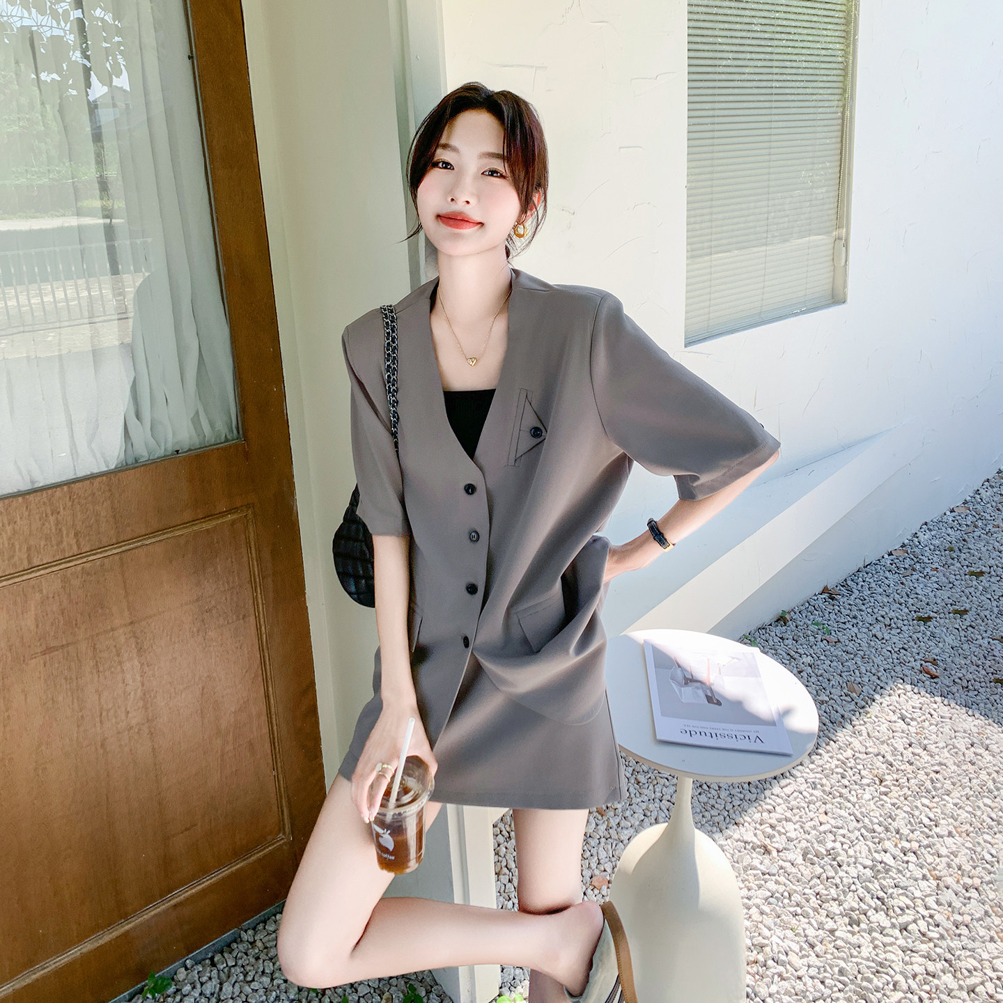 灰色高级感轻熟风套装女2026夏季新款气质无领短袖西装短裙两件套