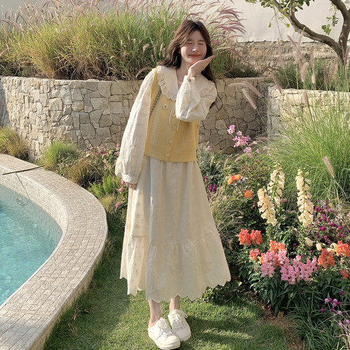 早春超好看软妹少女感马甲连衣裙套装女2026新款娃娃领长裙两件套