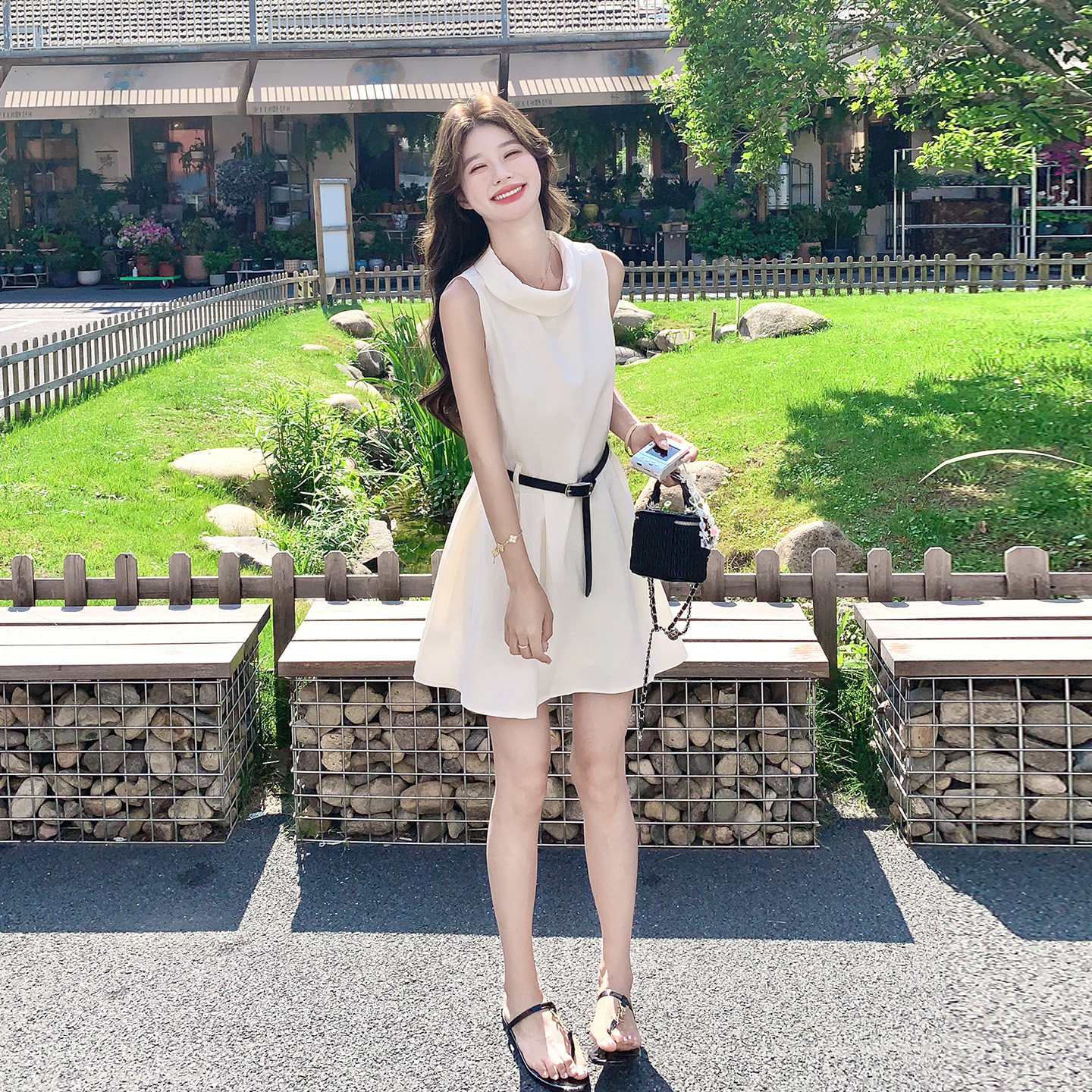 度假风白色无袖连衣裙女显瘦