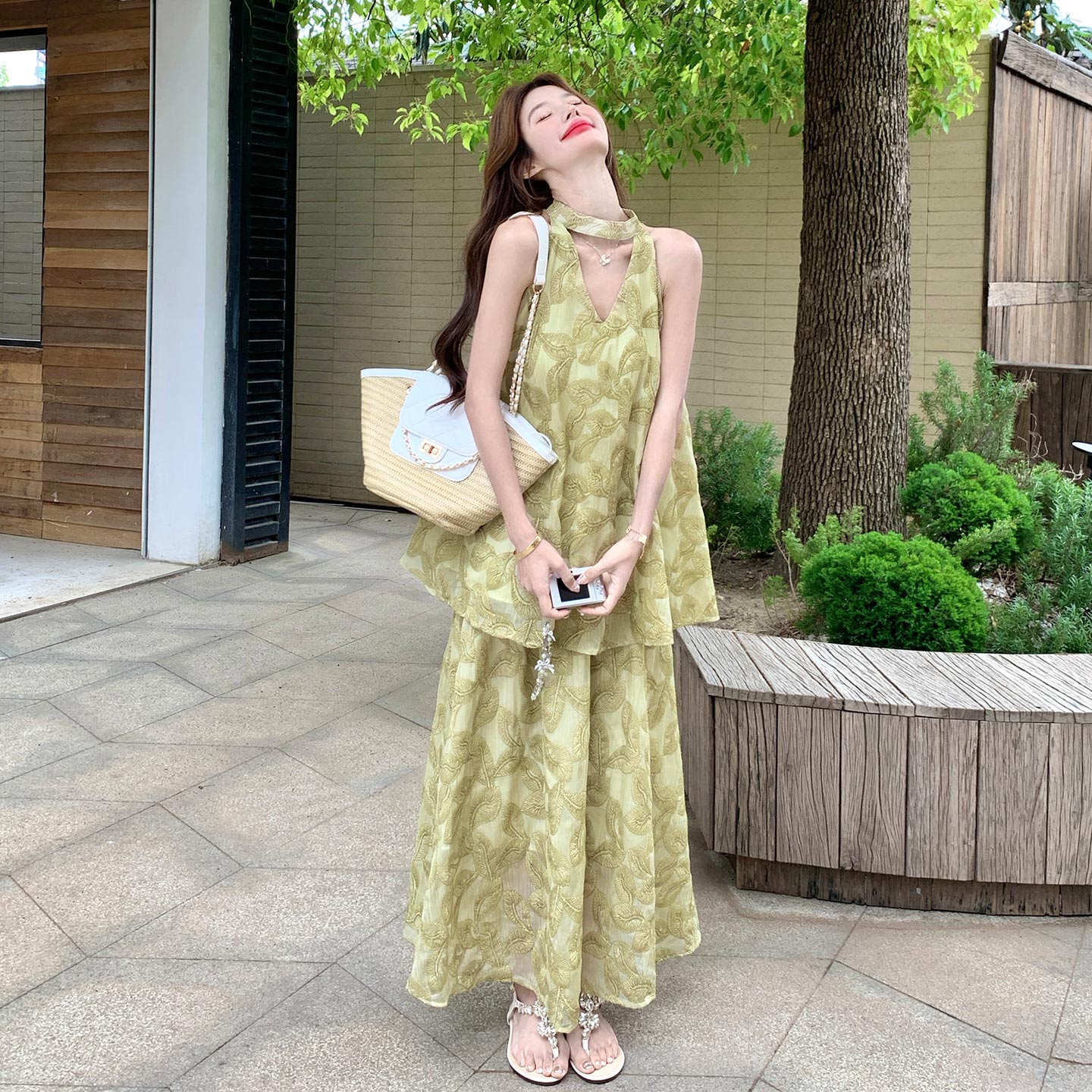法式轻奢重工森系刺绣套装女2026新款温柔风无袖上衣半身裙两件套
