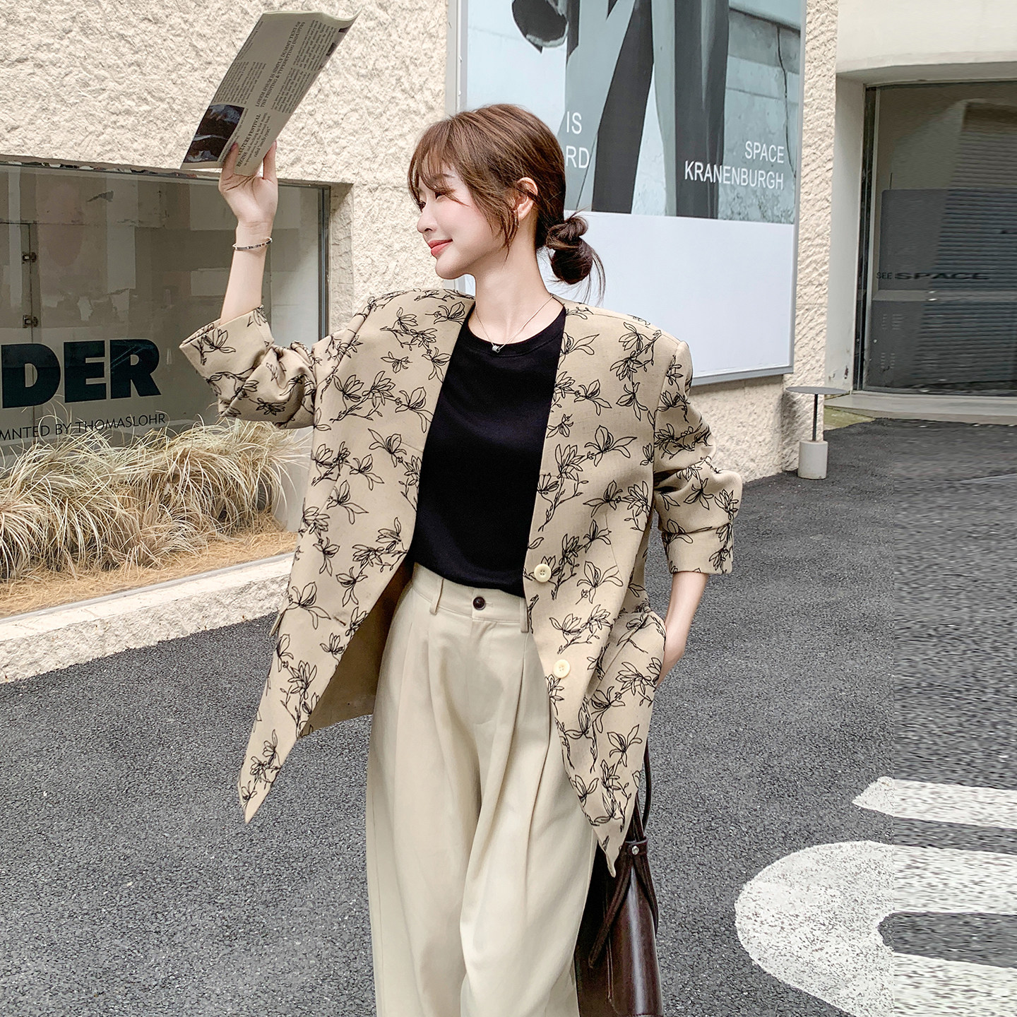 早春韩式独特别致时尚西装外套女2026新款小个子复古印花无领西服