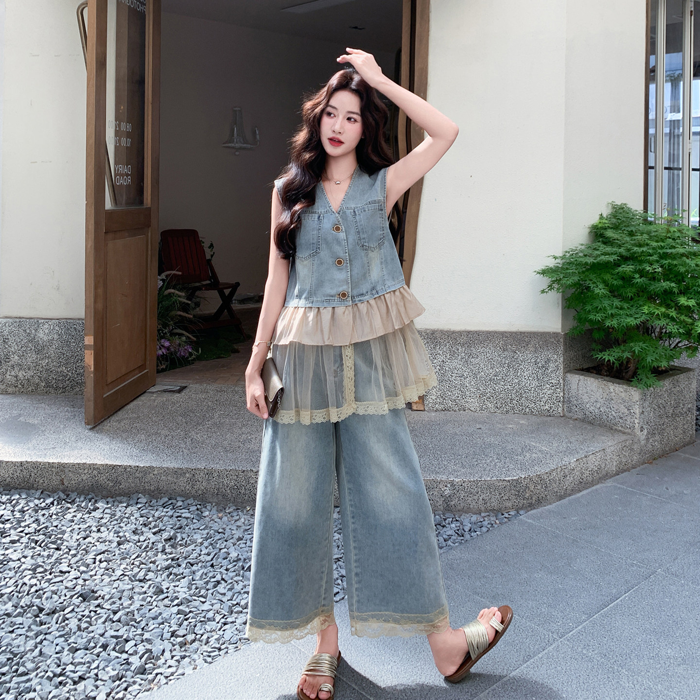 今年流行牛仔套装女士2026初夏新款撞色蕾丝花边马甲阔腿裤两件套