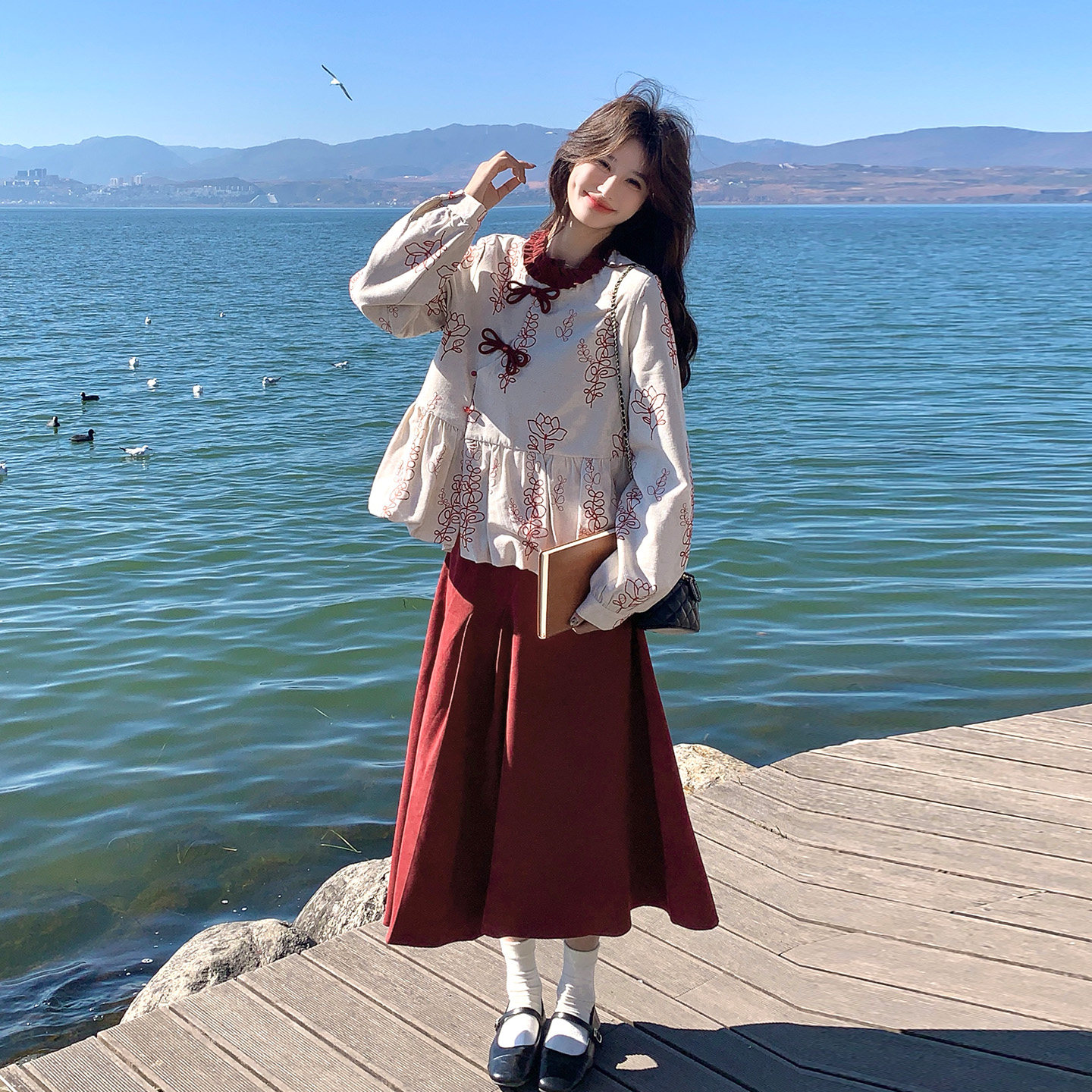 今年流行新中式国风套装裙女2026春新款刺绣上衣高腰半身裙两件套