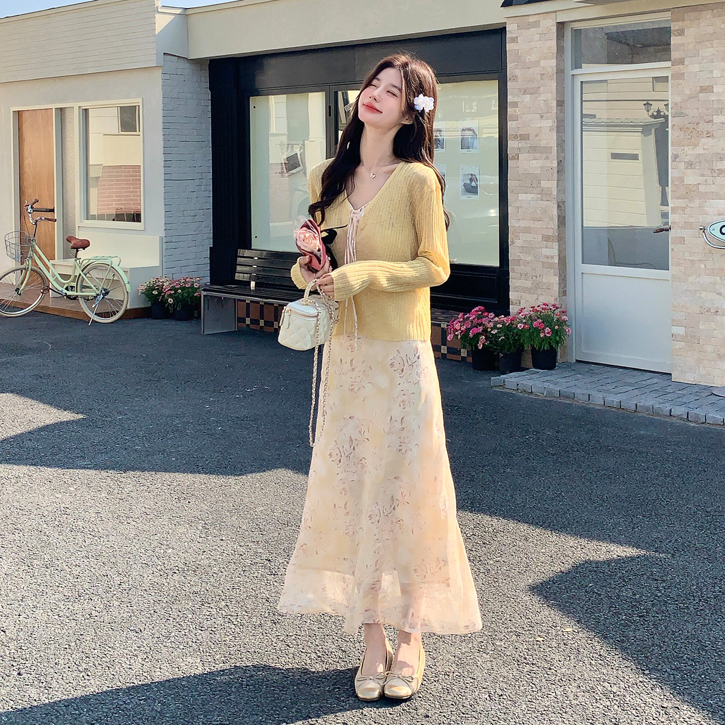 黄色明媚淑女气质碎花吊带连衣裙套装2026新款系带针织开衫两件套