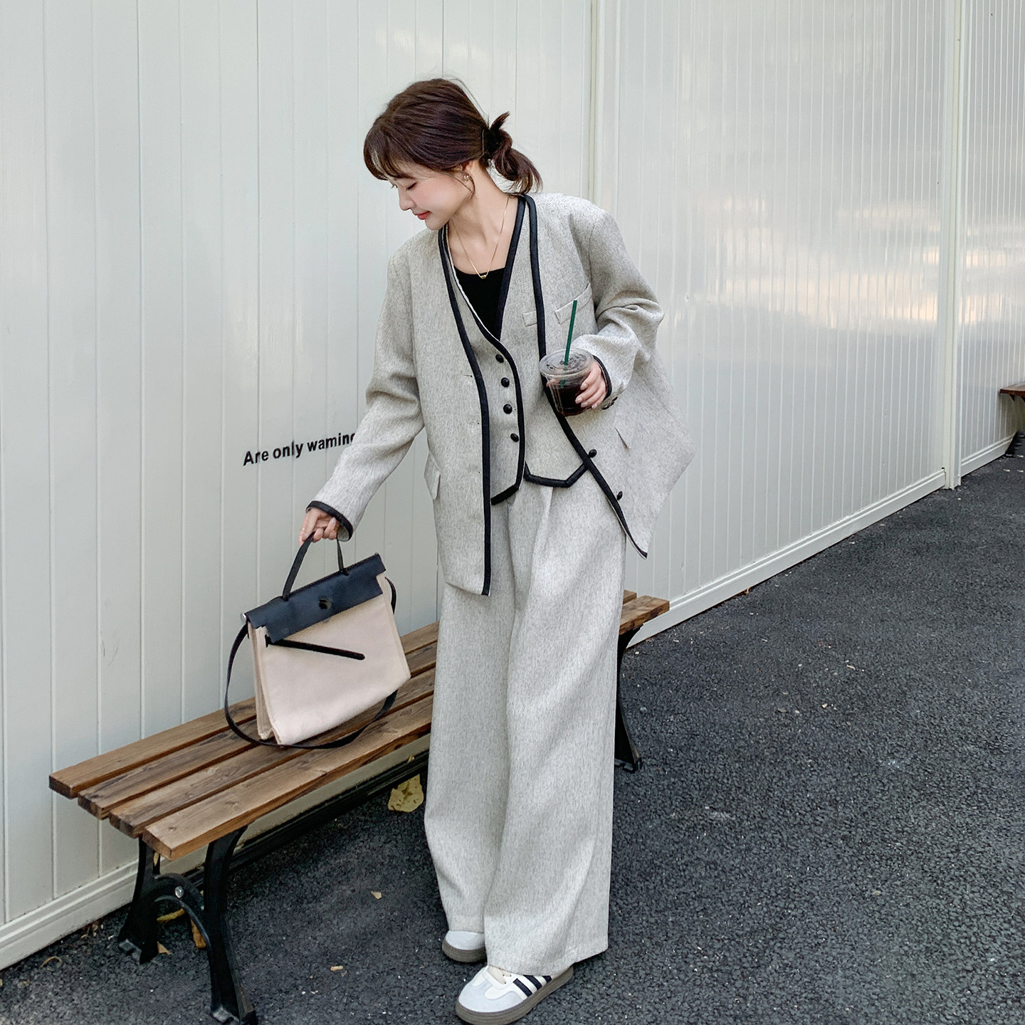 高级感老钱风西装套装女士2026春季新款气质V领马甲阔腿裤三件套