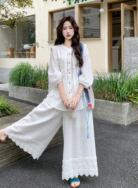 白色温柔慵懒风气质套装女2026新款夏日立体刺绣上衣阔腿裤两件套