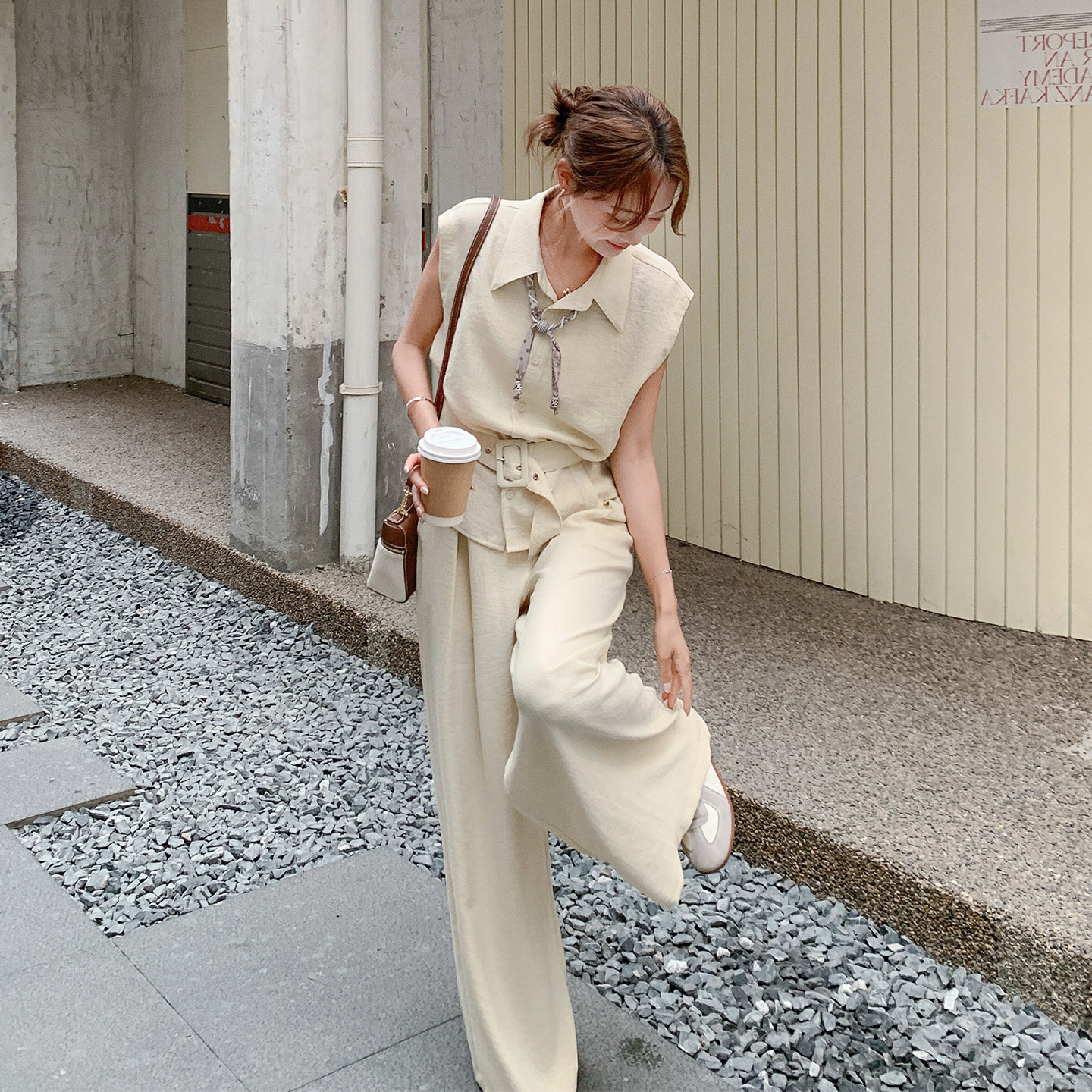 浅黄色休闲时尚气质套装女2026夏新款韩版松弛感马甲阔腿裤两件套