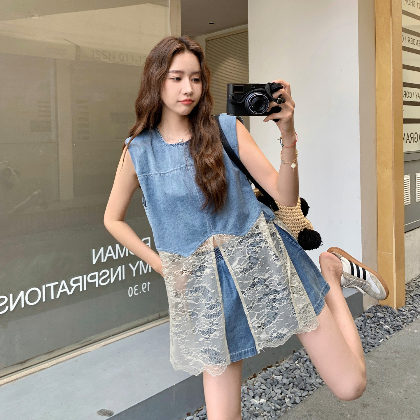 韩系时尚设计感牛仔套装女2026夏新款蕾丝拼接马甲休闲短裤两件套