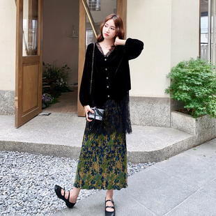 黑色高级感套装裙女春2026新款法式蕾丝拼接上衣碎花半身裙两件套