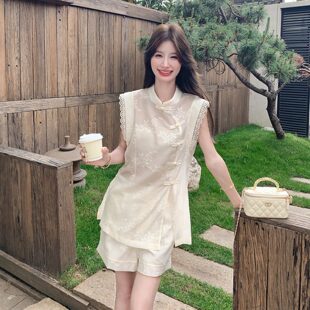 新中式轻奢优雅小个子蕾丝刺绣套装女夏日盘扣上衣短裤两件套2026