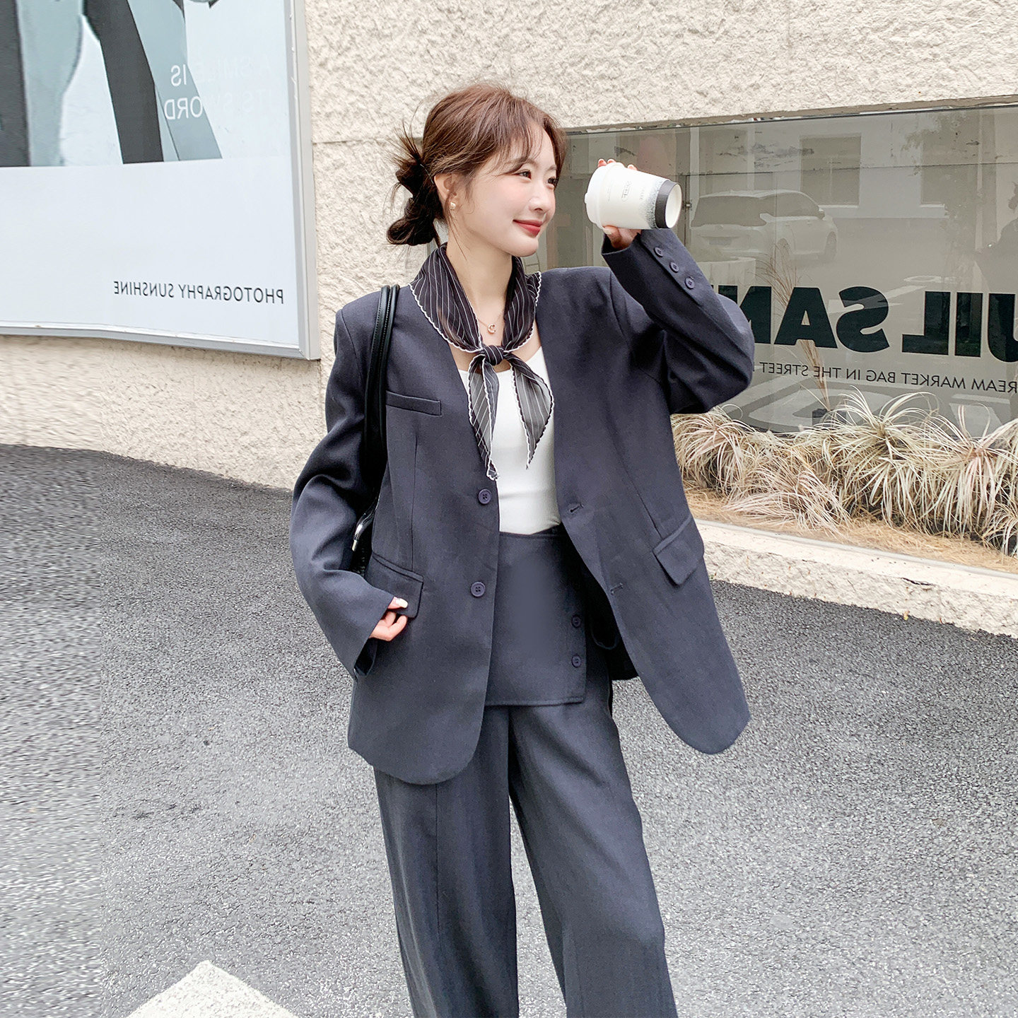 灰色小众轻熟风西装套装女V领上衣屁帘阔腿裤两件套2026春天新款