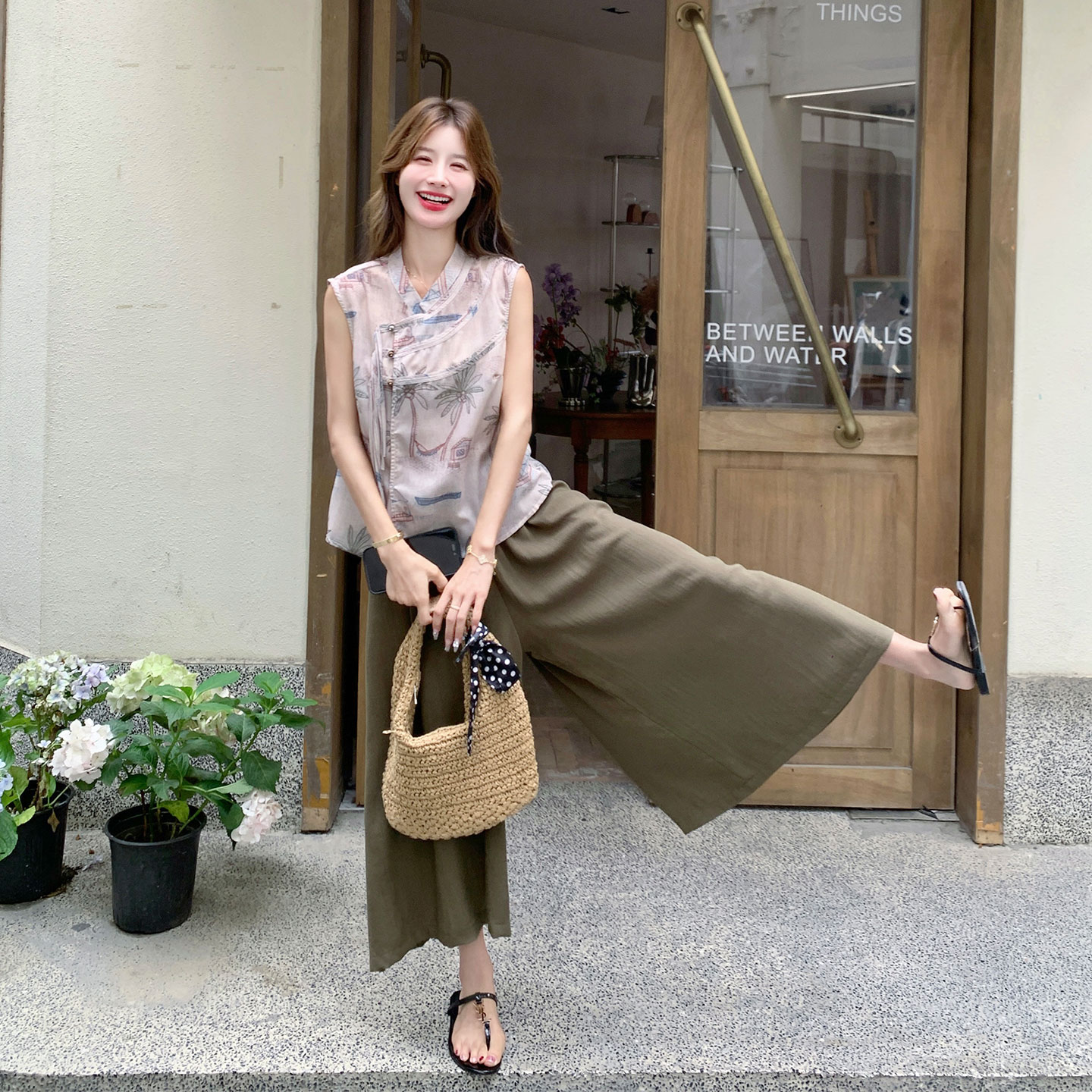 新中式文艺范套装女2026夏新款设计感印花盘扣背心阔腿裙裤两件套