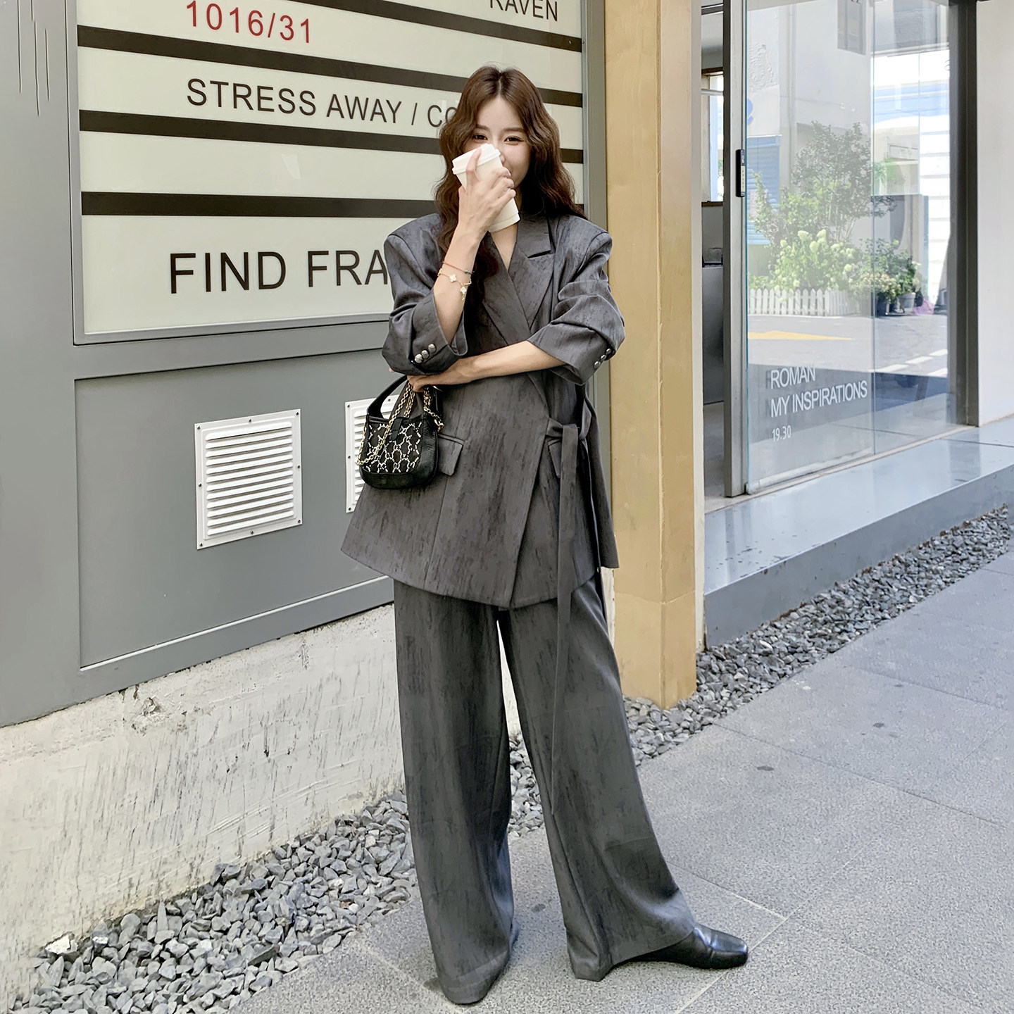 灰色轻熟慵懒风印花套装女2026春季新款气质系带西装阔腿裤两件套