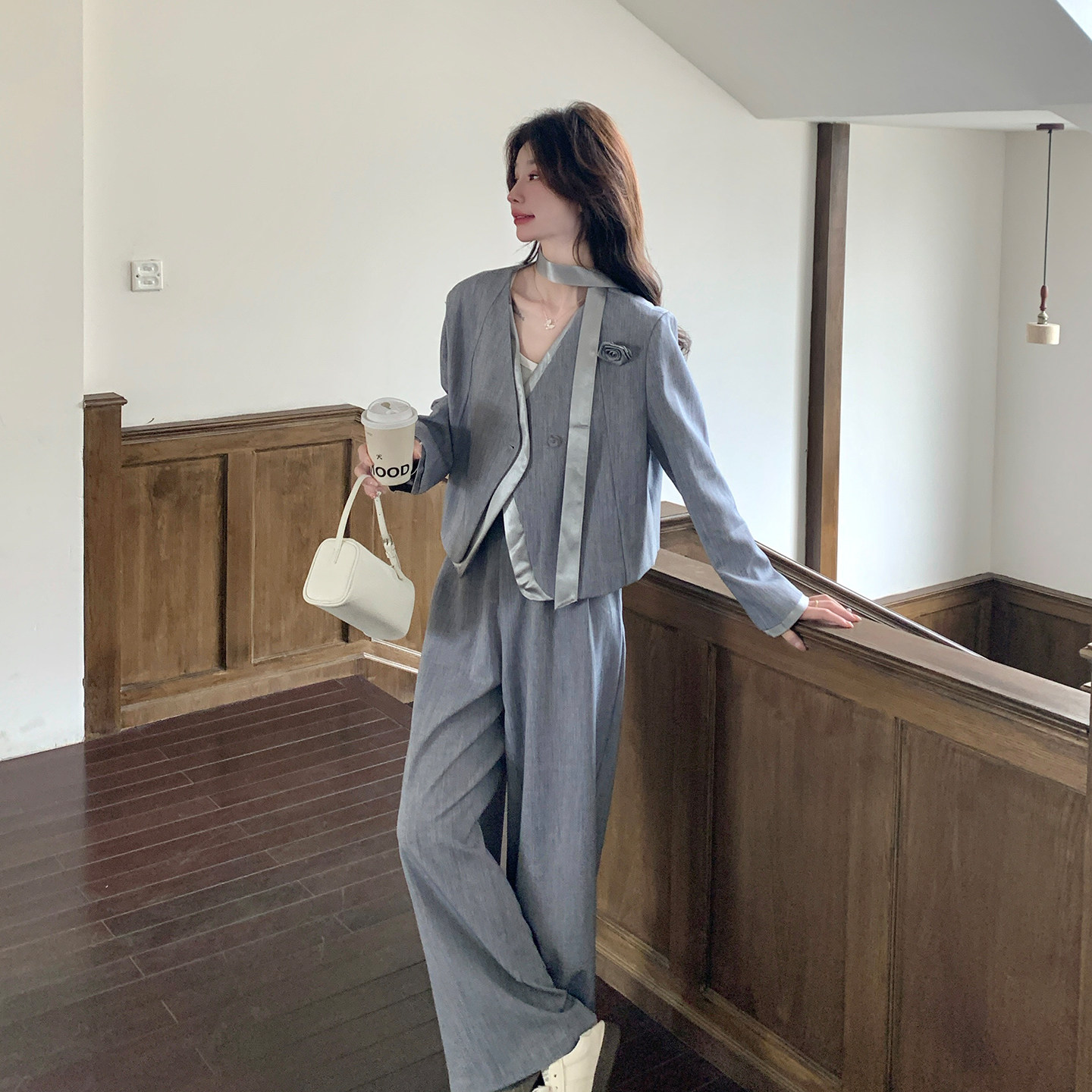 优雅贵气感套装女2026早春新款撞色拼接V领西装高腰阔腿裤两件套