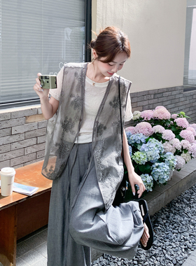 灰色轻熟高级感刺绣马甲套装女夏日短袖内搭阔腿裤三件套2026新款