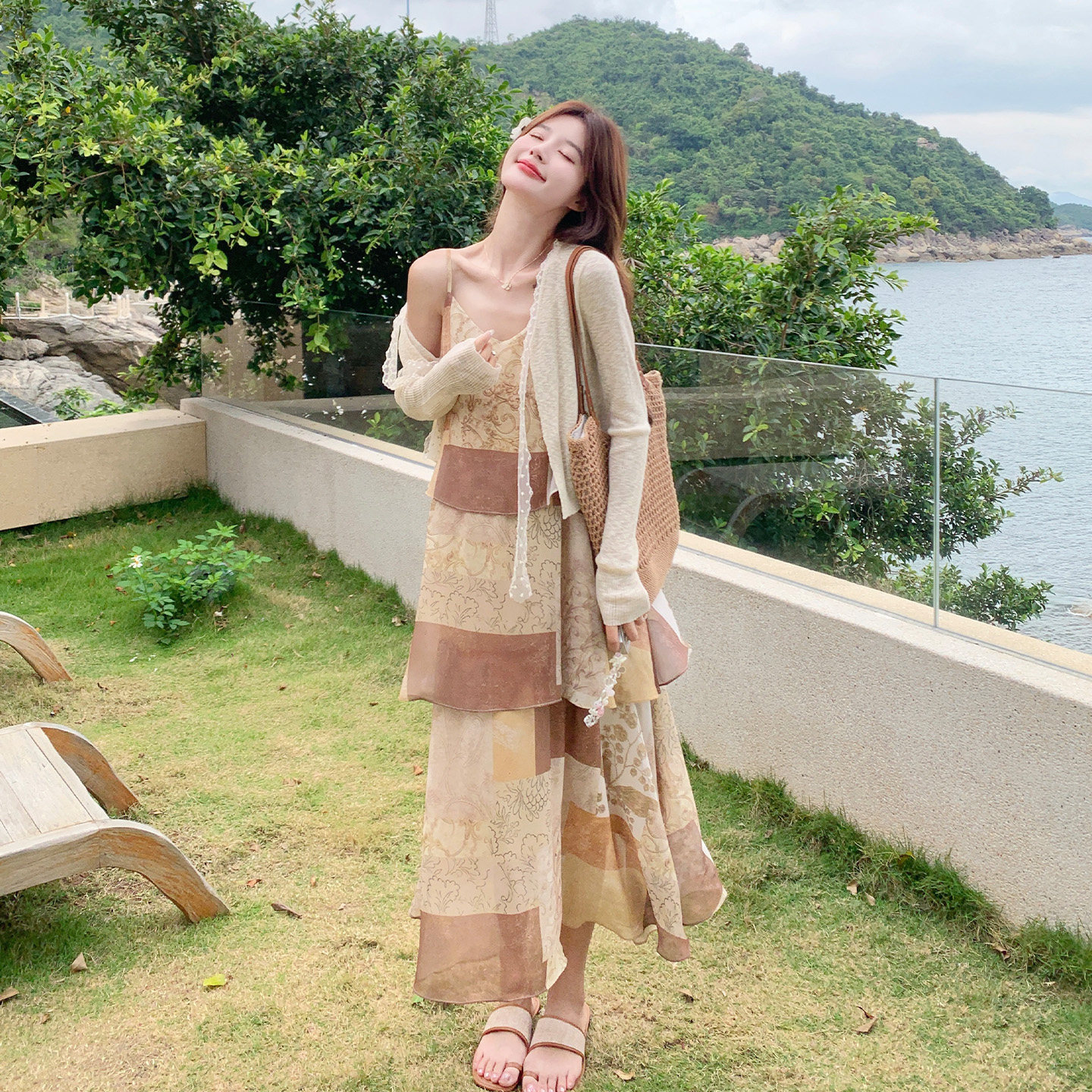 法式浪漫度假风拼色印花吊带连衣裙套装女夏日针织开衫两件套2026