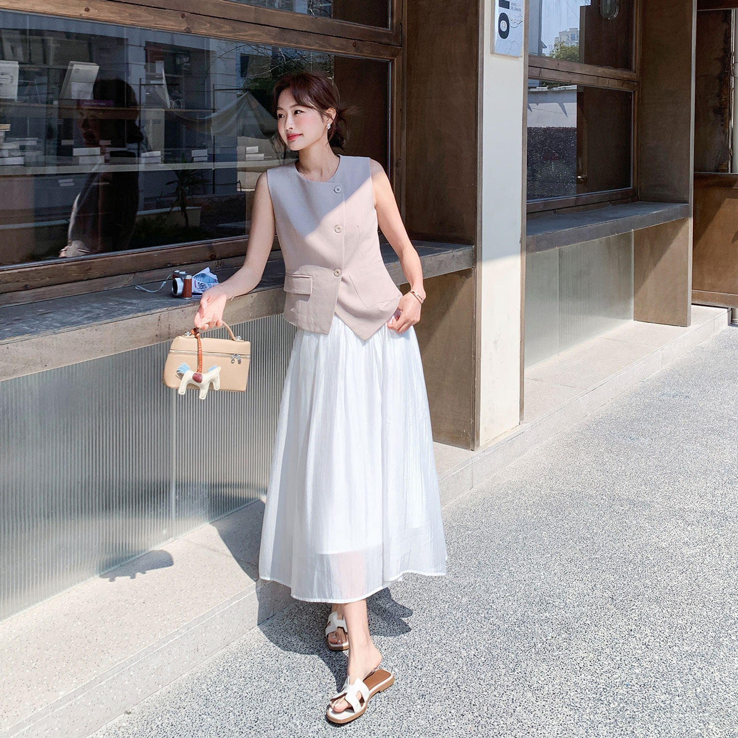 夏季通勤百搭气质西装马甲套装女2026年新款高腰显瘦半身裙两件套