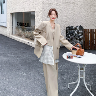 卡其色高级感气质西装套装女针织拼接马甲阔腿裤三件套2026春新款