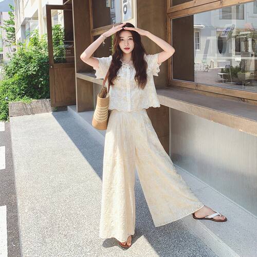 法式高知温柔绣花套装女2026春新款圆领花边短袖上衣阔腿裤两件套