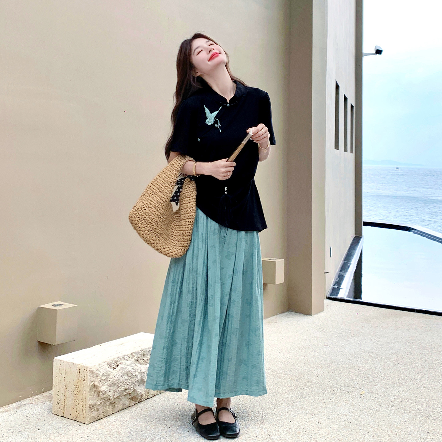 新中式复古文艺少女风套装2026新款夏日刺绣上衣压褶半身裙两件套
