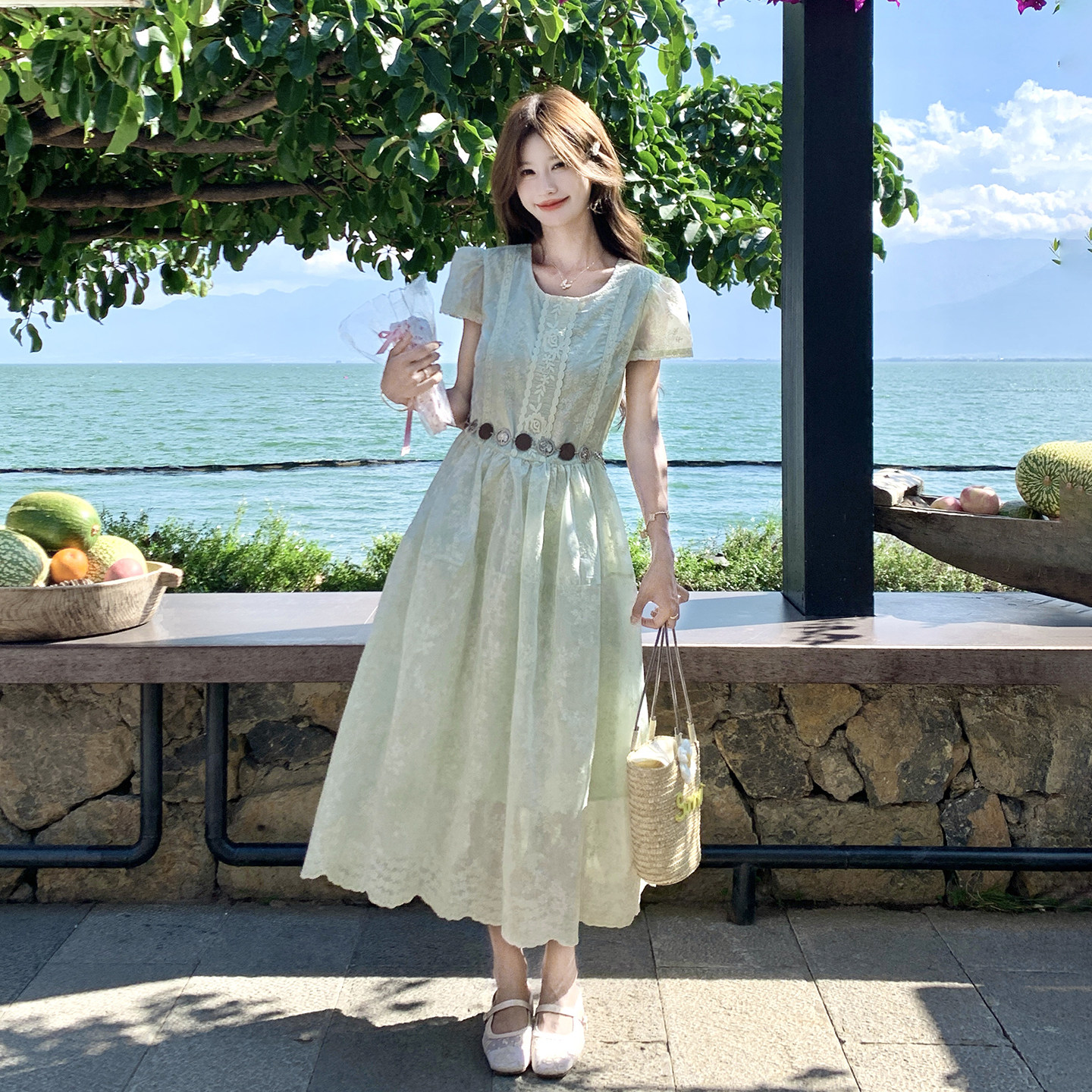 法式浪漫清新度假风连衣裙女2026新款夏日高腰显瘦绝美刺绣A字裙
