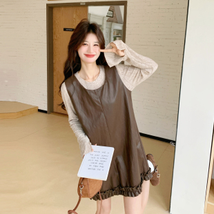 早春ootd时尚穿搭木耳边PU皮连衣裙套装2026年新款时尚内搭两件套