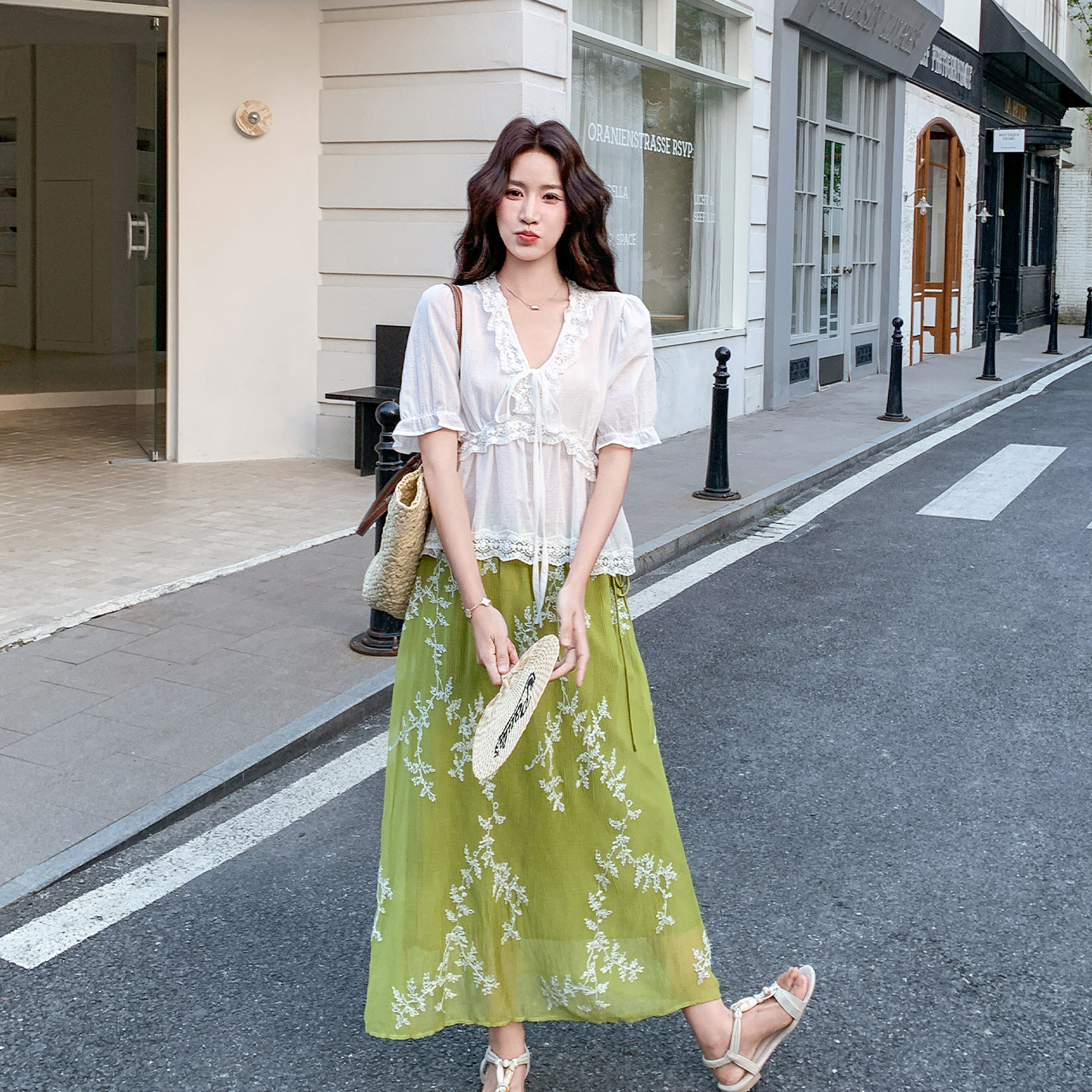 夏季清新甜美蕾丝刺绣两件套