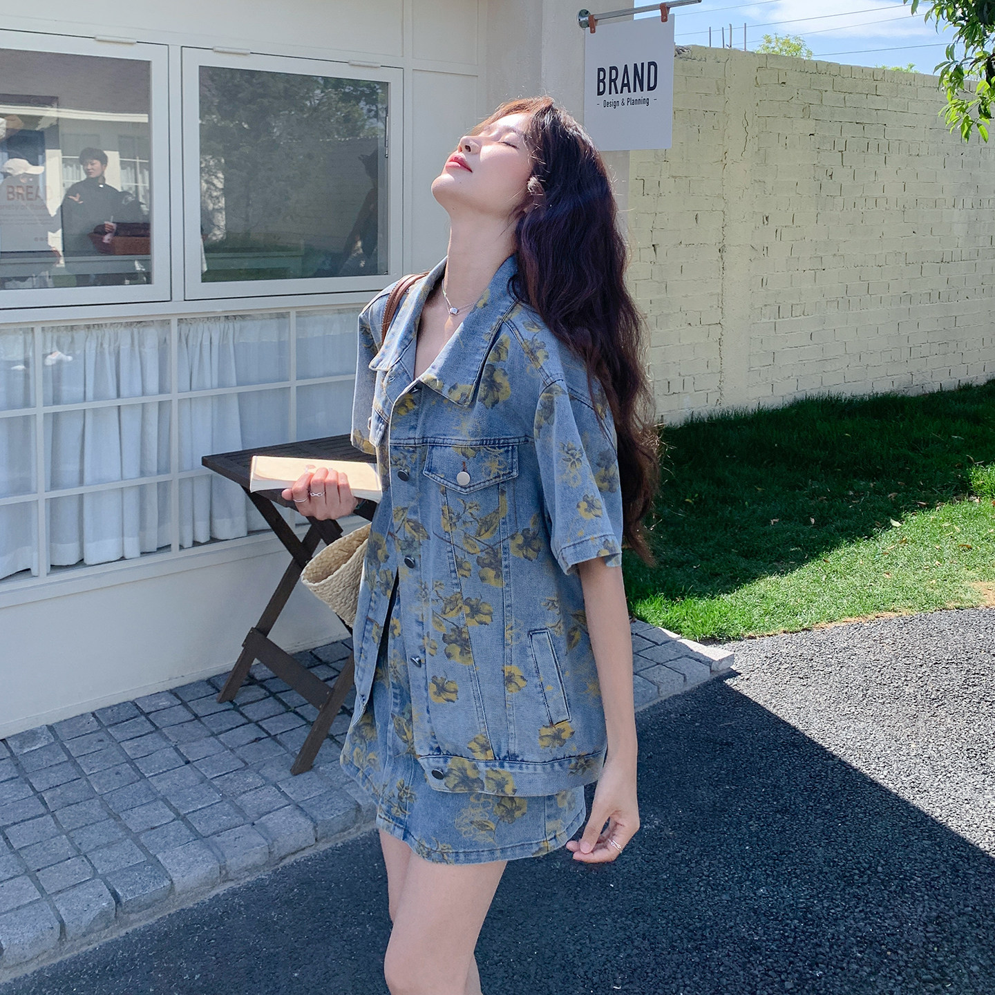 夏日韩系小个子穿搭印花牛仔套装女2026年新款翻领上衣短裤两件套