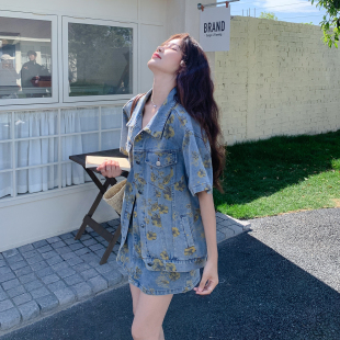 夏日韩系小个子穿搭印花牛仔套装女2026年新款翻领上衣短裤两件套