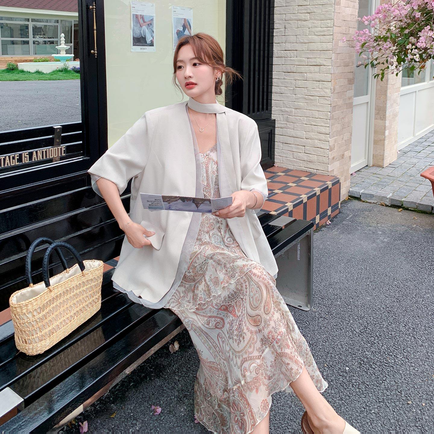 夏日高级感减龄碎花吊带连衣裙套装女2026新款短袖西装外套两件套