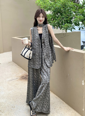 灰色小众轻熟风印花套装女2026新款气质V领上衣阔腿裤两件套夏日
