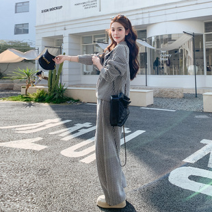 灰色别致设计感条纹卫衣套装女2026松弛感短款上衣阔腿裤两件套春