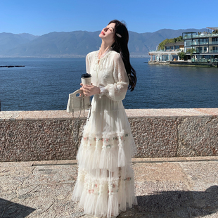 2026春季 度假风绝美超仙蛋糕裙 网纱刺绣连衣裙女中长款 米白色法式