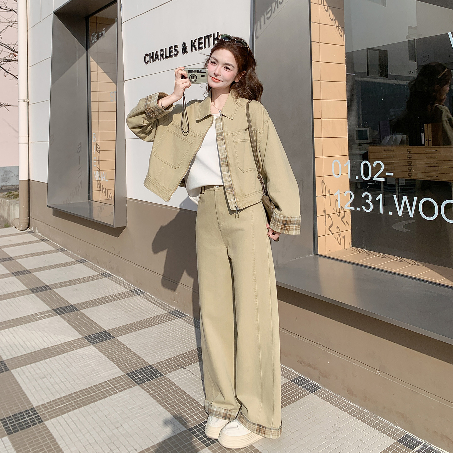 卡其色减龄休闲设计感工装套装女2026春新款短款上衣阔腿裤两件套