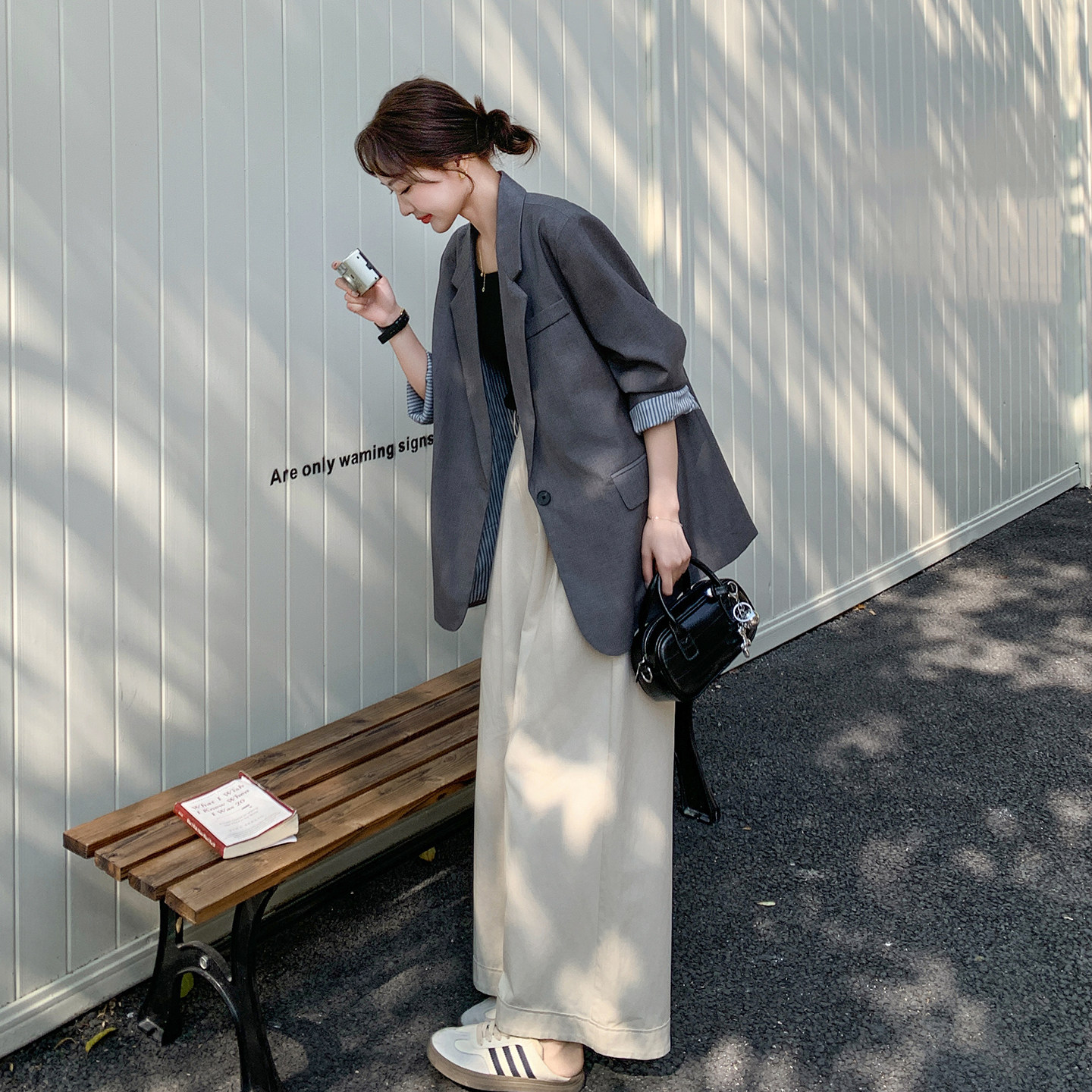 灰色轻熟职场高级感西装外套女2026春季新款韩版时尚休闲短款西服