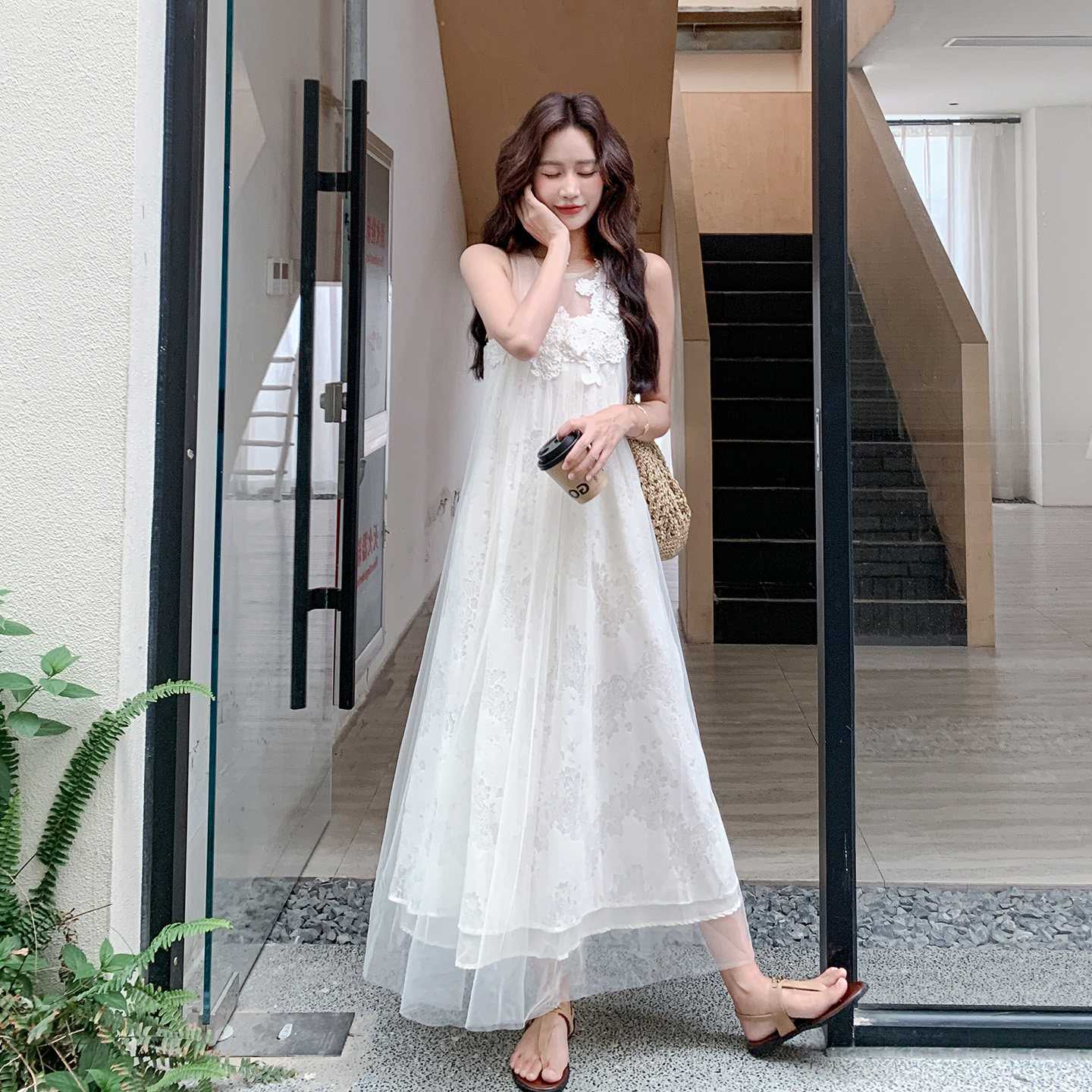 法式无袖蕾丝连衣裙女夏白色