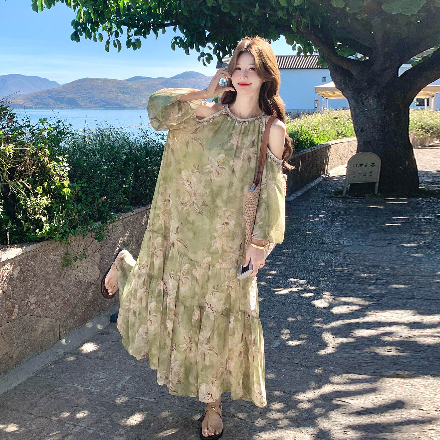 法式绿色碎花连衣裙女夏季度假