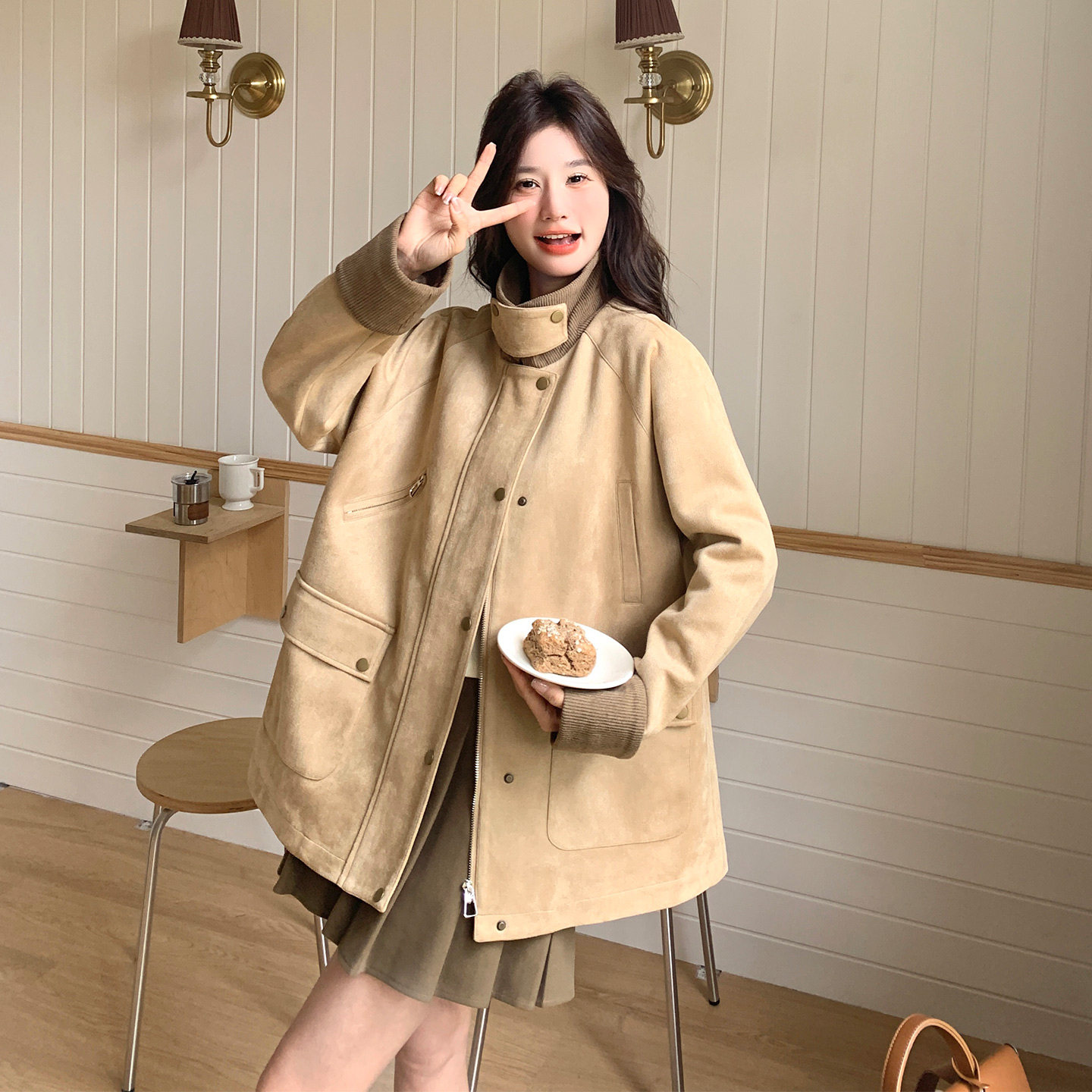 卡其色休闲百搭麂皮绒外套女2026秋季韩版时尚设计感撞色拼接上衣