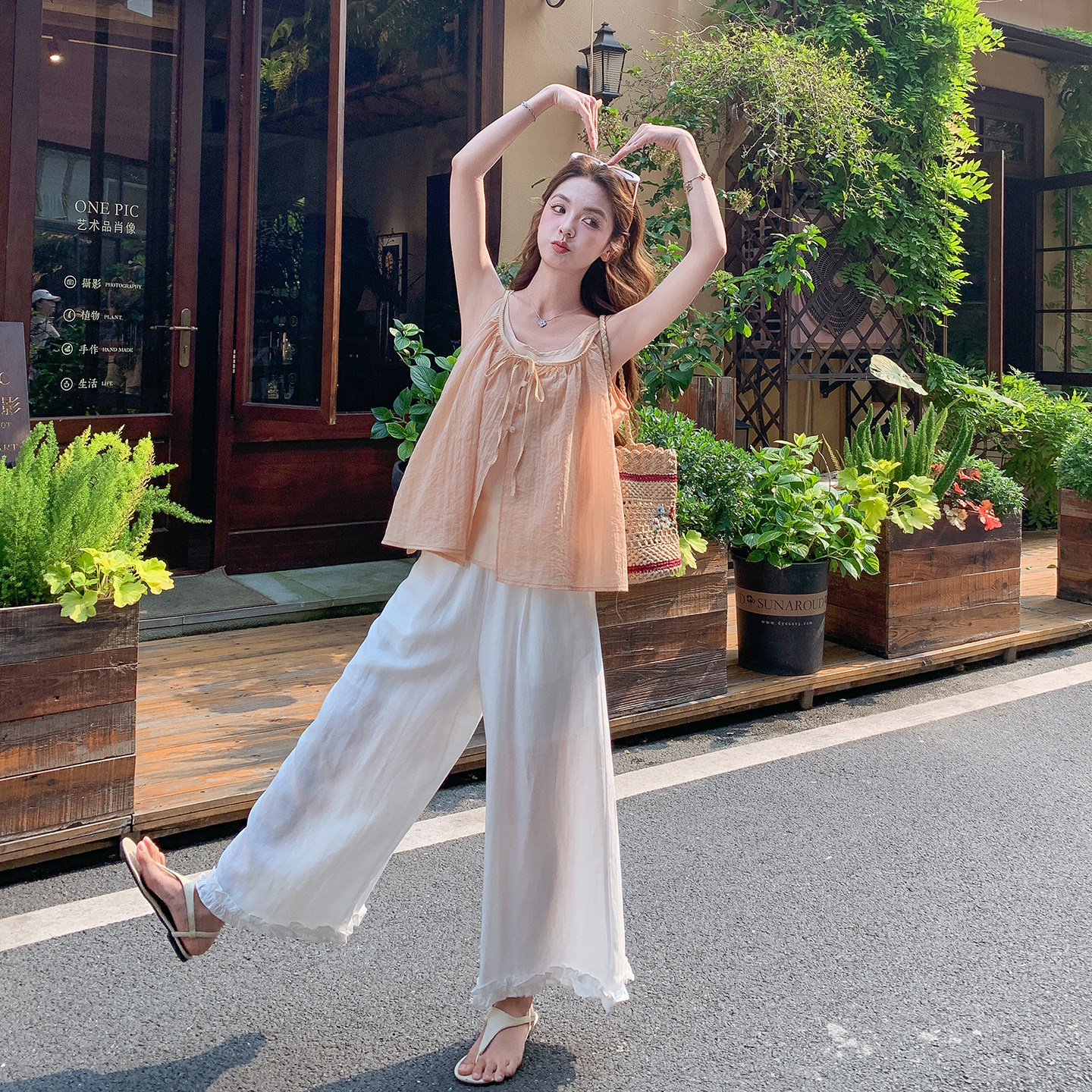 橘色明媚减龄元气度假风穿搭女夏日温柔吊带背心阔腿裤两件套2026