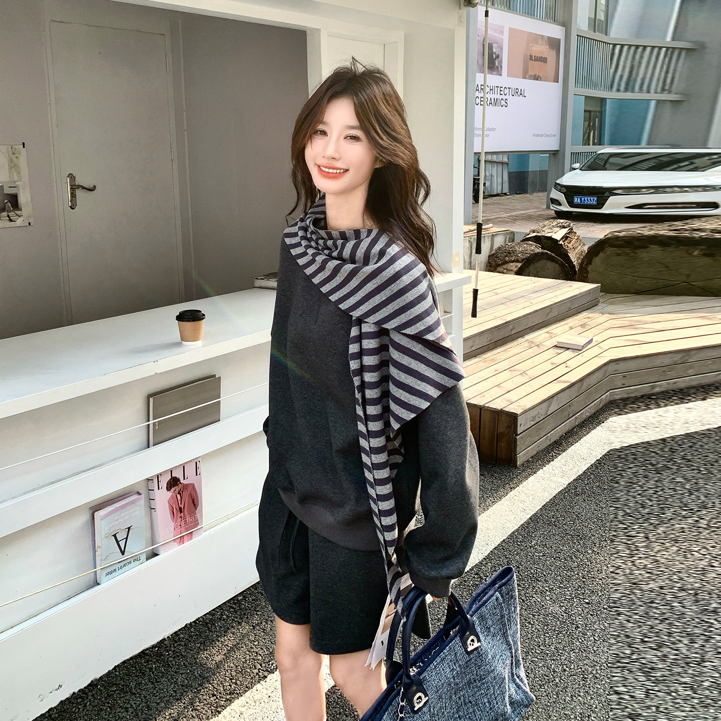 超好看休闲风通勤百搭套装女2026早春新款宽松披肩卫衣短裤两件套