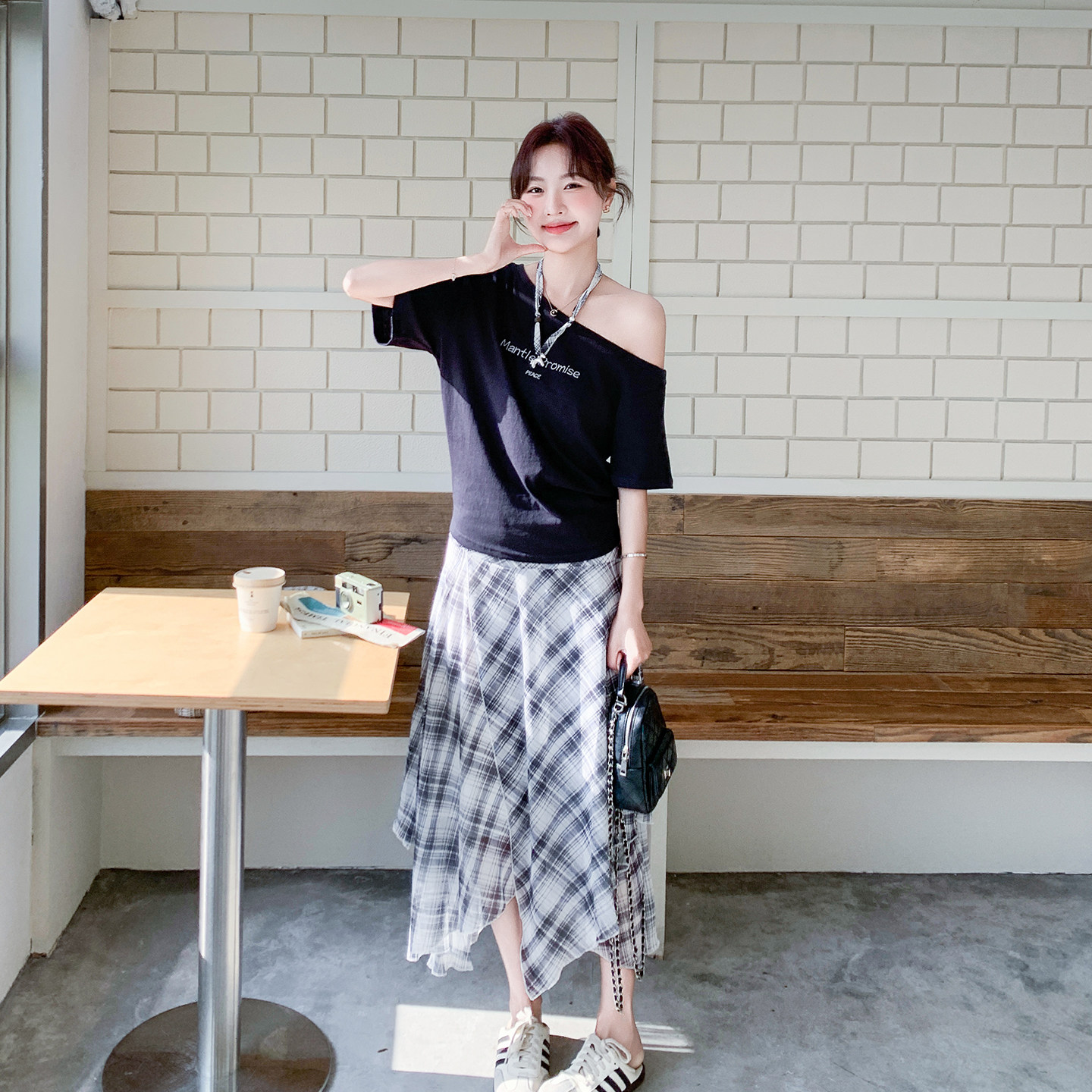 夏日小众设计感减龄套装女印花露肩上衣格纹半身裙两件套2026新款