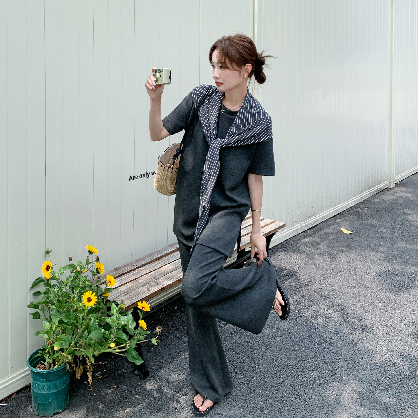 初夏随性松弛版百搭套装女2026新款披肩短袖上衣高腰阔腿裤两件套
