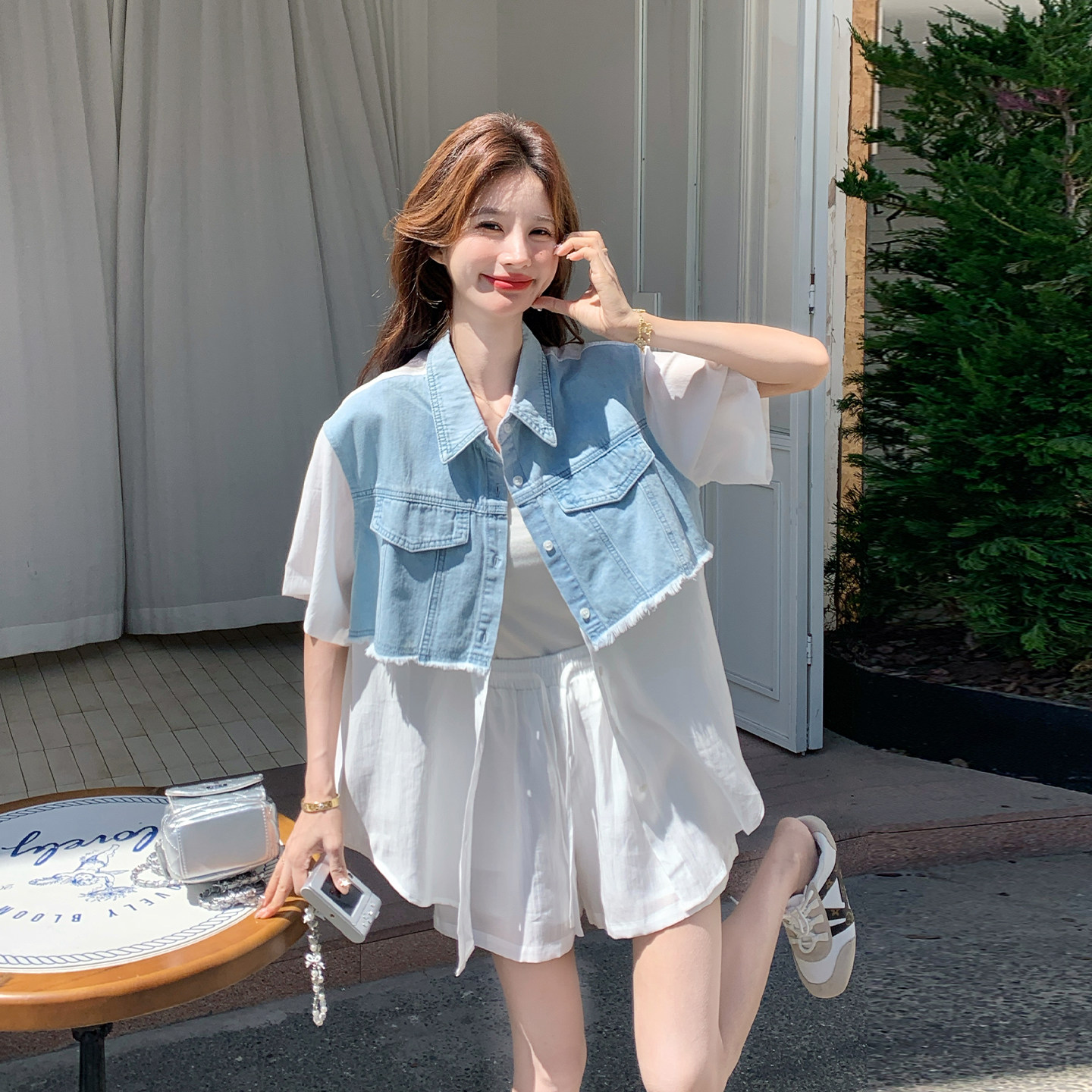 又酷又飒减龄小个子套装女2026夏新款休闲牛仔拼接衬衫短裤两件套