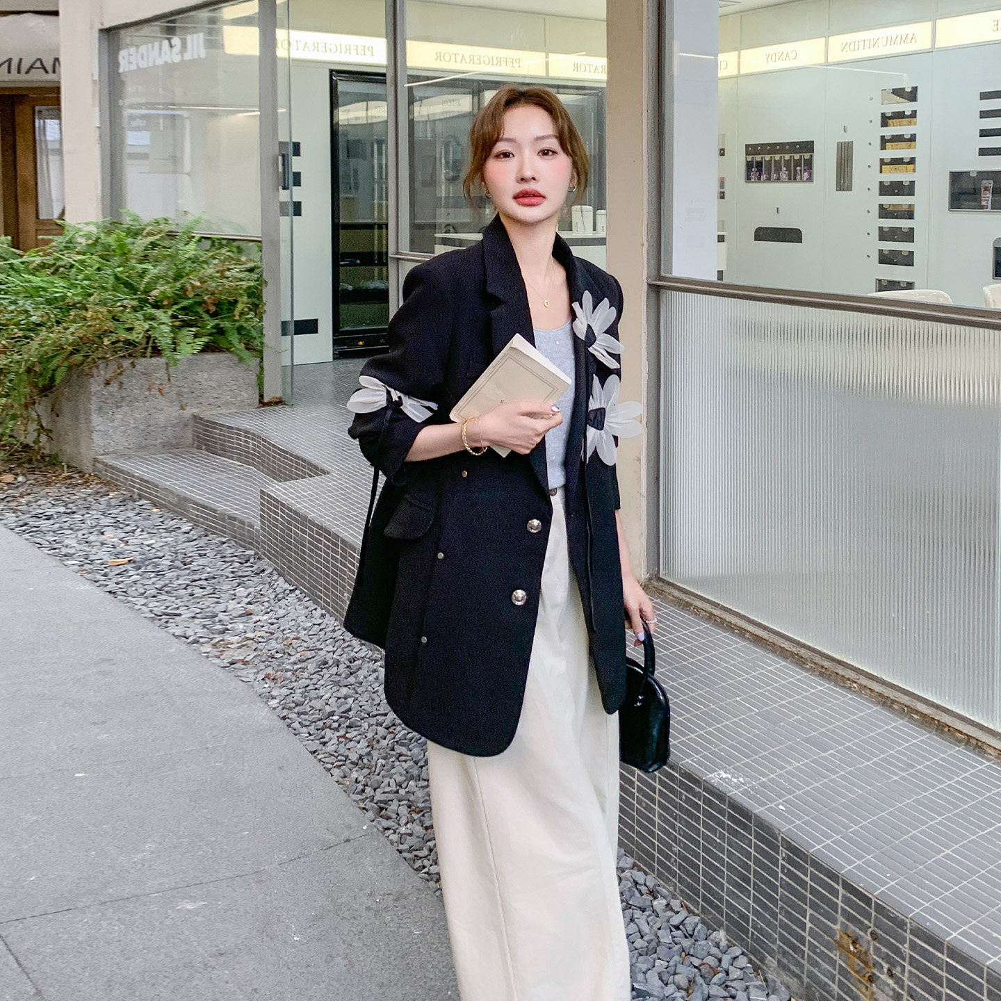 黑色韩系立体花朵V领西装外套女2026春季新款设计感时尚休闲西服