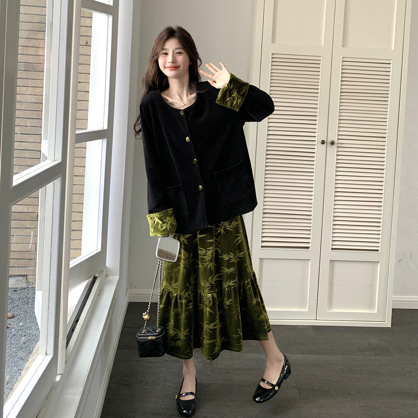 黑色国风高级感丝绒套装裙女春季2026新款短外套提花半身裙两件套