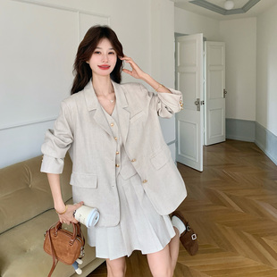 米白色轻职场穿搭休闲西装马甲套装2026春新款时尚西服短裙三件套